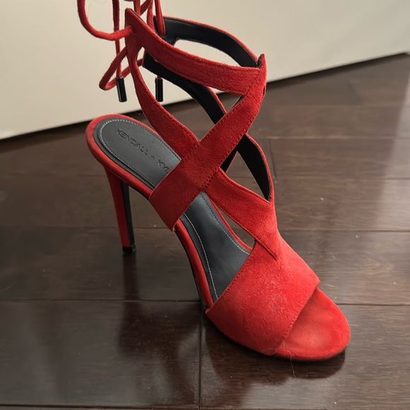 Kendall & Kylie High Heels - Picture 1 of 3
